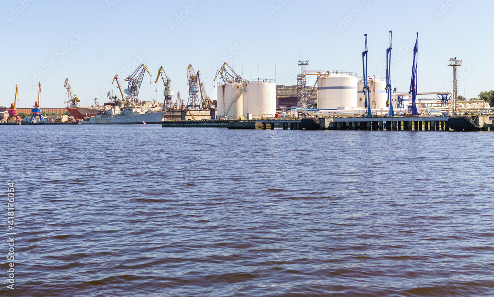 Naklejka premium Oil loading terminal in port