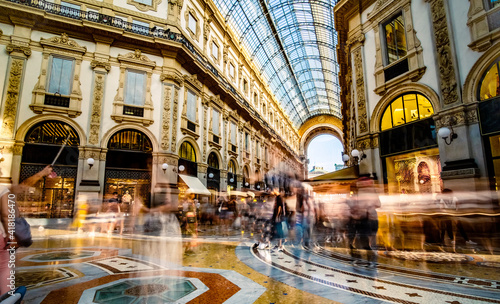 Fashionable Milan Gallery crowded with tourists