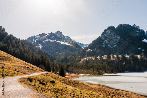 Schwarzsee, Lac Noir, Fribourg, Freiburg, Bergsee, Uferweg, Wanderweg, Kaiseregg, Schafberg, Riggisalp, Spitzflue, Winter, Wintersport, Eisfläche, Alpen, Schweiz photo