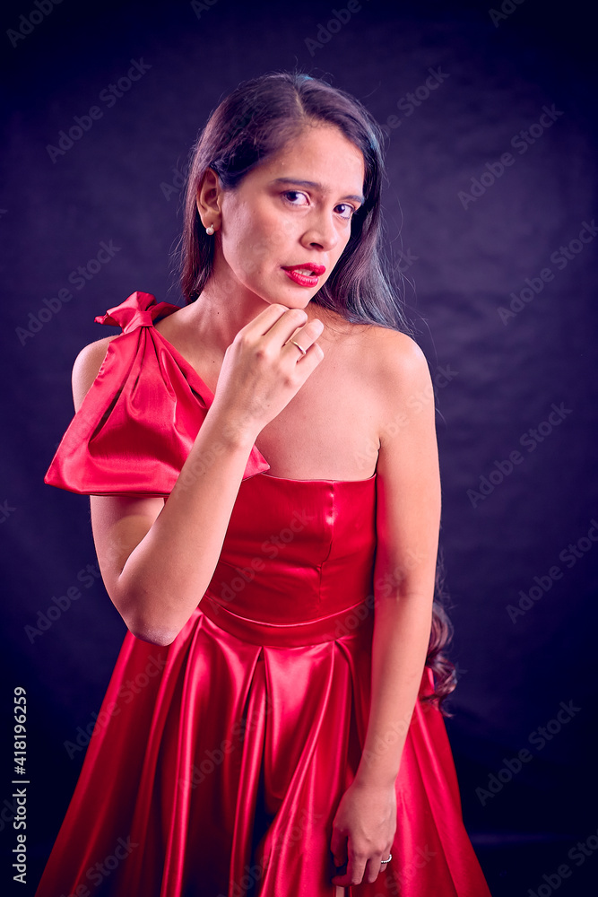 Fototapeta premium MELANY NAVARRO VESTIDOS 02