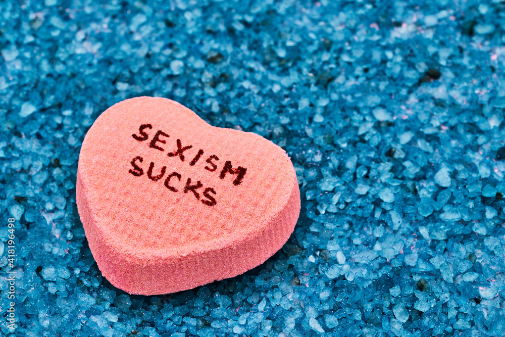 Obraz premium Heart with the inscription hatred of sexism
