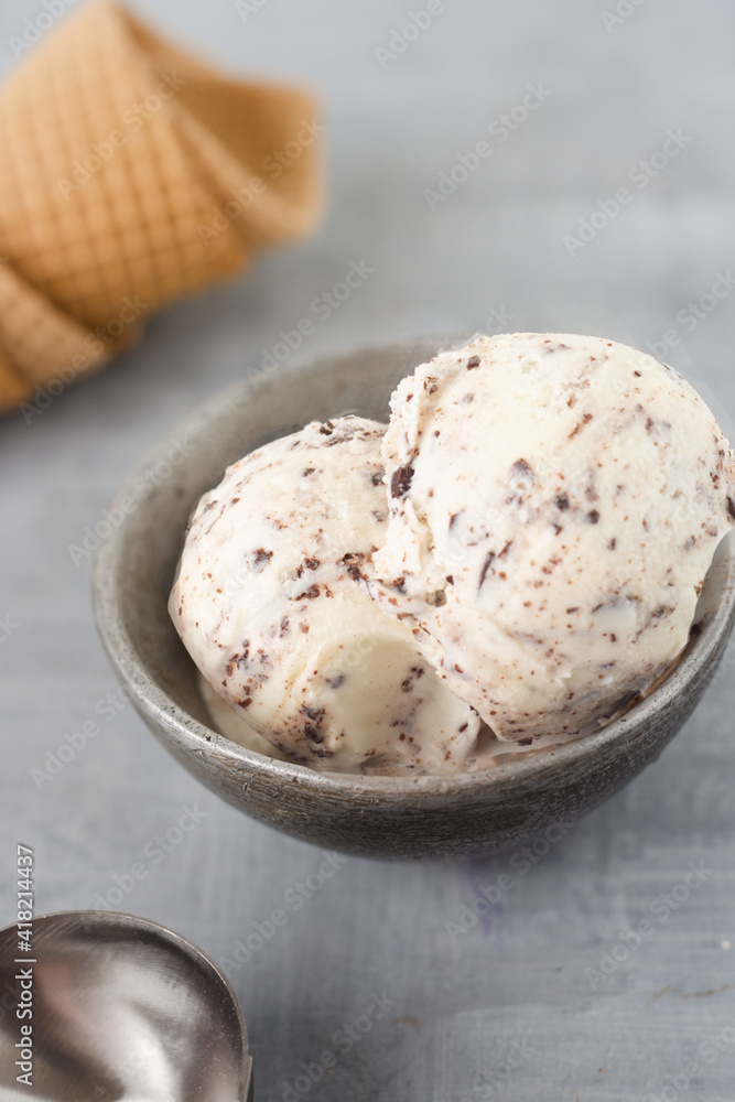 vanilla cream with chocolate vanilla cream with chocolate