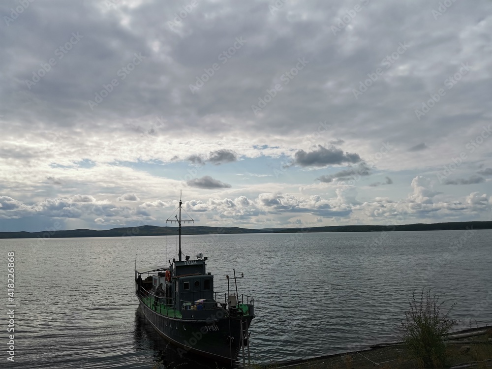 Fototapeta premium fishing boat in the sea