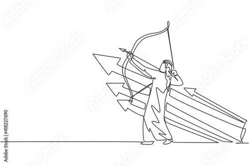 Single one line drawing of young Arabic businessman focus to release arrow to hit goal target. Success business strategy minimal concept. Modern continuous line draw design graphic vector illustration