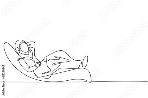 Continuous one line drawing of young Arabic female manager nap sleep relax on office sofa. Success business manager minimalist concept. Trendy single line draw design vector graphic illustration