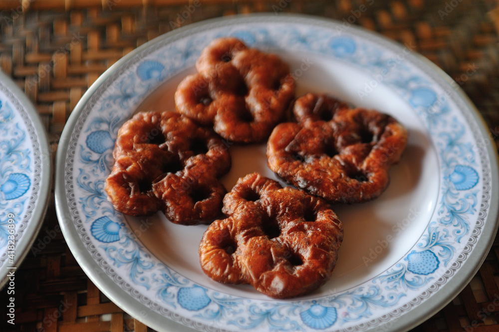 kuih cincin (literary means kuih cincin (literary means