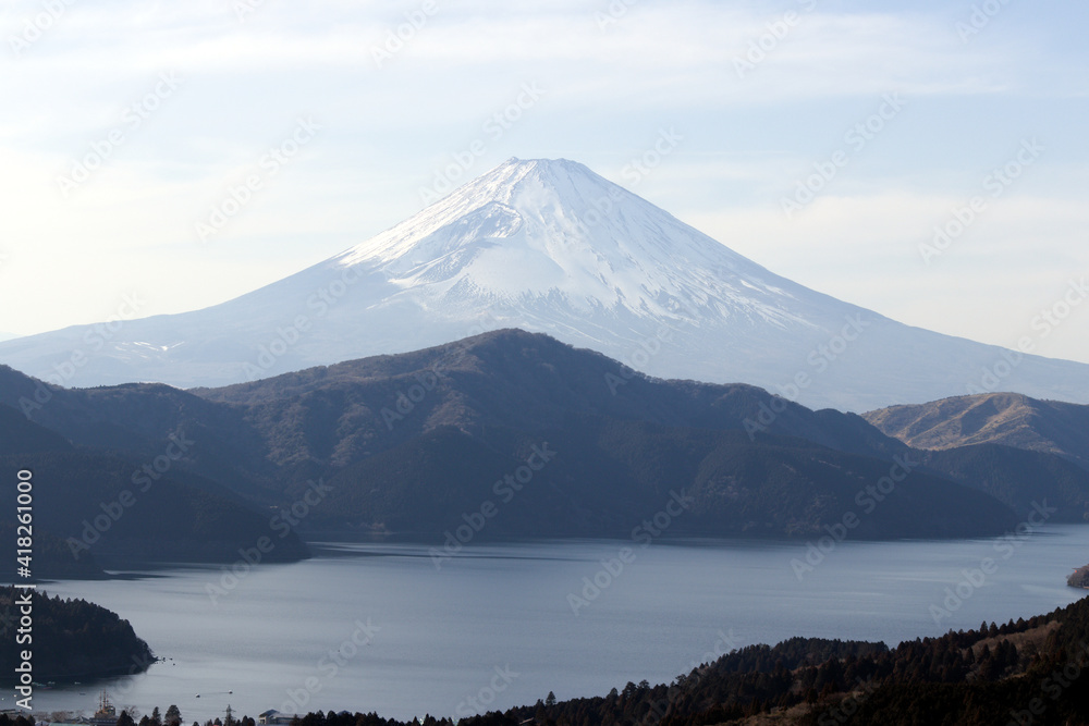 早春の富士山と箱根芦ノ湖 ターンパイク大観山から