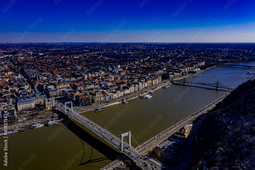 Fototapeta premium Budapest aus der Luft | Luftbilder von Ungarns Hauptstadt Budapest mit allen Sehenswürdigkeiten von Budapest