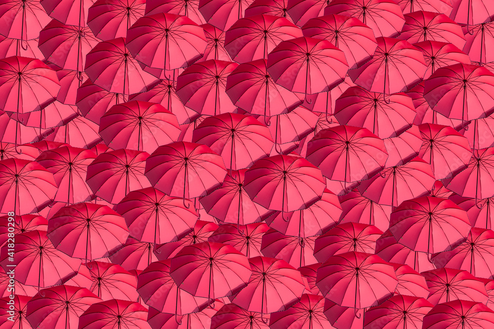 tanti ombrelli rossi aperti