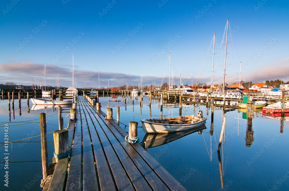 Fototapeta premium marina at sunset