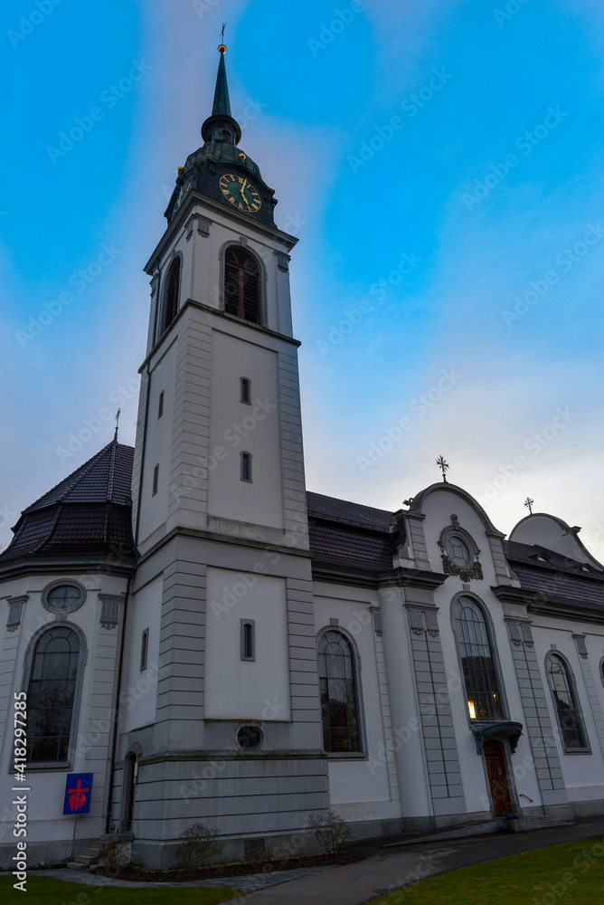 Katholische Kirche St. Johannes der Täufer in Weinfelden im Kanton Thurgau - Schweiz 