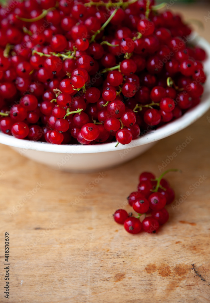 Currants in a bowl on a wooden background. Red berry. Vitamin berries. Copy space Currants in a bowl on a wooden background. Red berry. Vitamin berries. Copy space