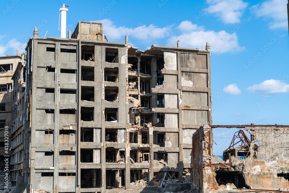 長崎県にある人気の観光スポット「軍艦島(端島)」の写真。 Stock 写真 Adobe Stock
