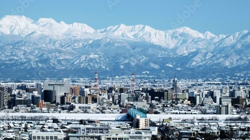 冠雪の北アルプス立山と蔦岳, 鷲岳,越中中岳と雪に覆われた富山市街地の有沢橋2021.2.19 photo