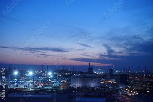 Night view of factory in Japan - 工場 夜景 日本 © Eric Akashi