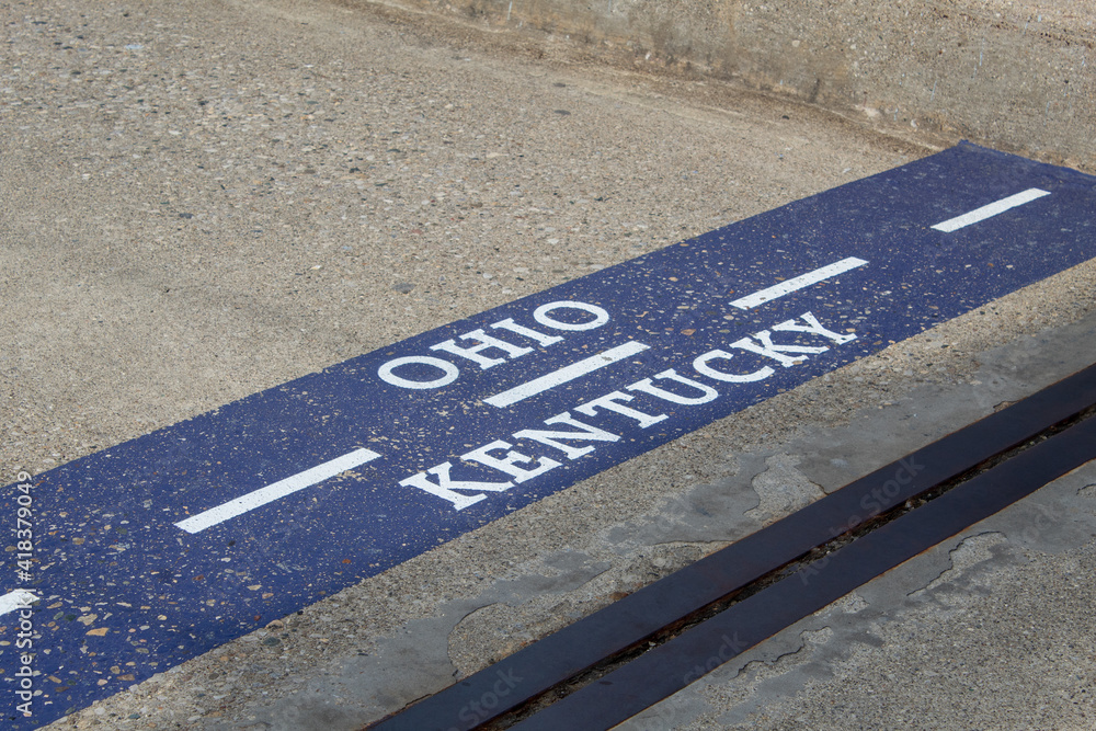 Fototapeta premium Ohio, Kentucky line sign on the Purple People bridge. Cincinnati, OH USA.