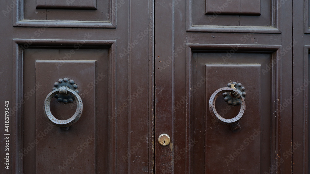 Fototapeta premium Door knoker on an old wodden door