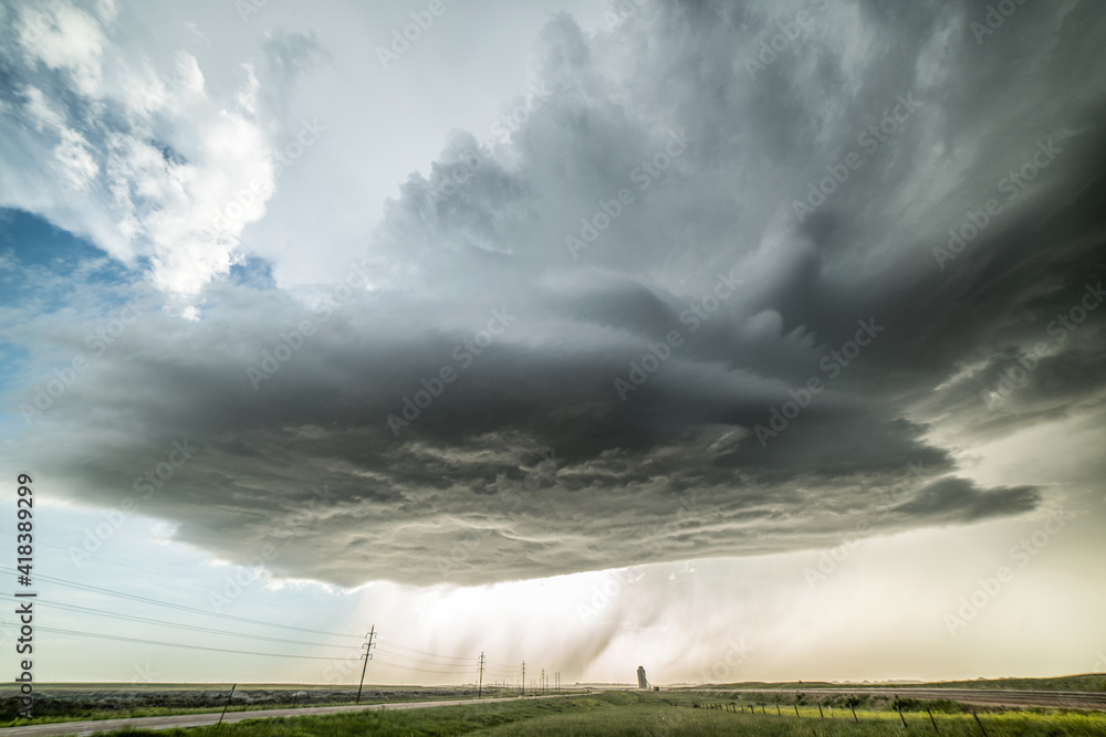 High-based, low precipitation supercell spins across the plains of Wyoming, dropping large hail that damaged property, USA