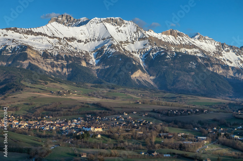 Paysage du Massif du Dévoluy en hiver depuis le plateau de Mens  , Isère, France photo