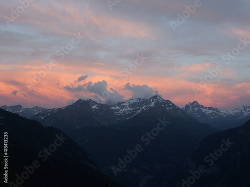 OLYMPUS DIGITAL CAMERA Sunset dans les alpes © Nicolas