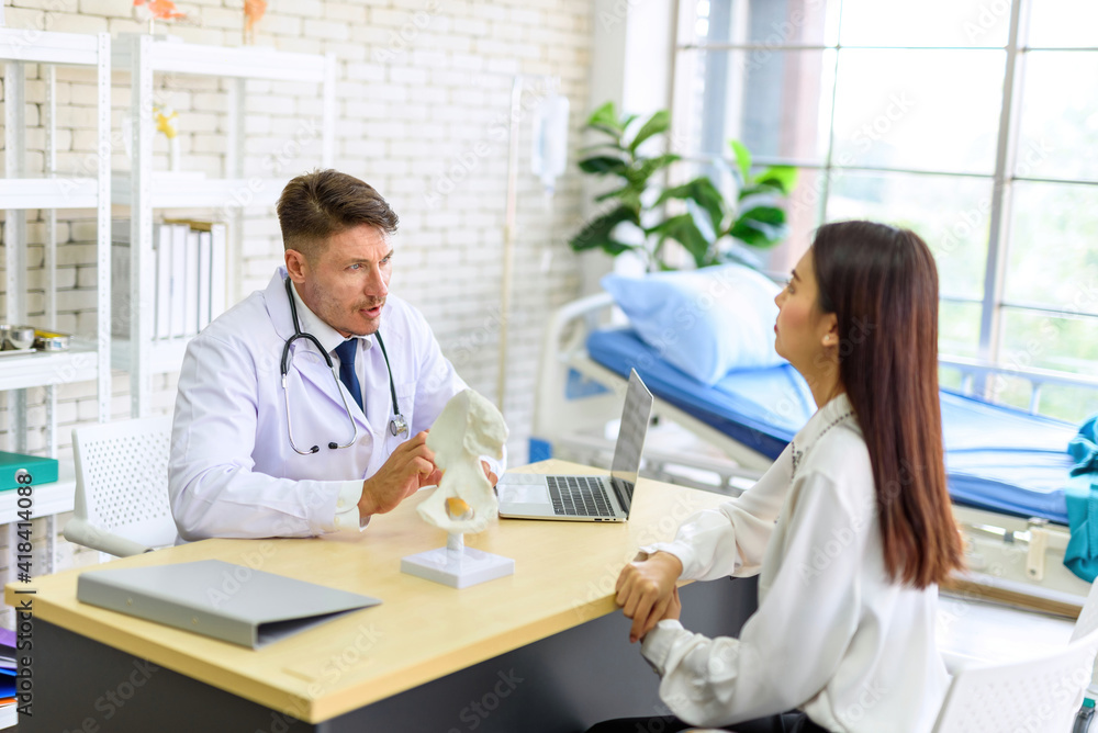 An orthopedic doctor indicates a sick condition for Sick people get to know On the background of the clinic. An orthopedic doctor indicates a sick condition for Sick people get to know On the background of the clinic.