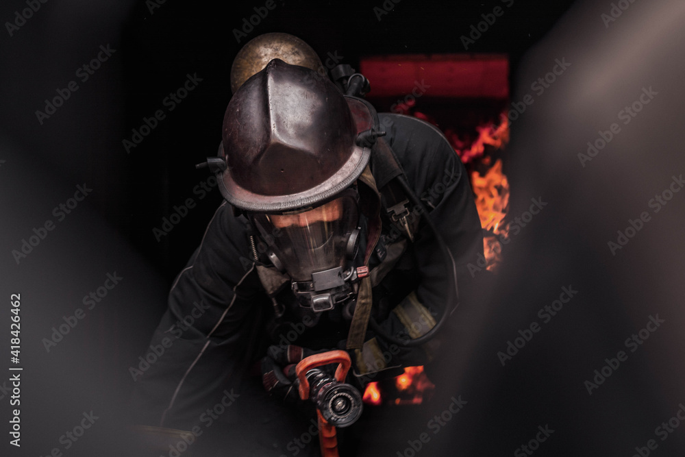 Naklejka premium fireman in action