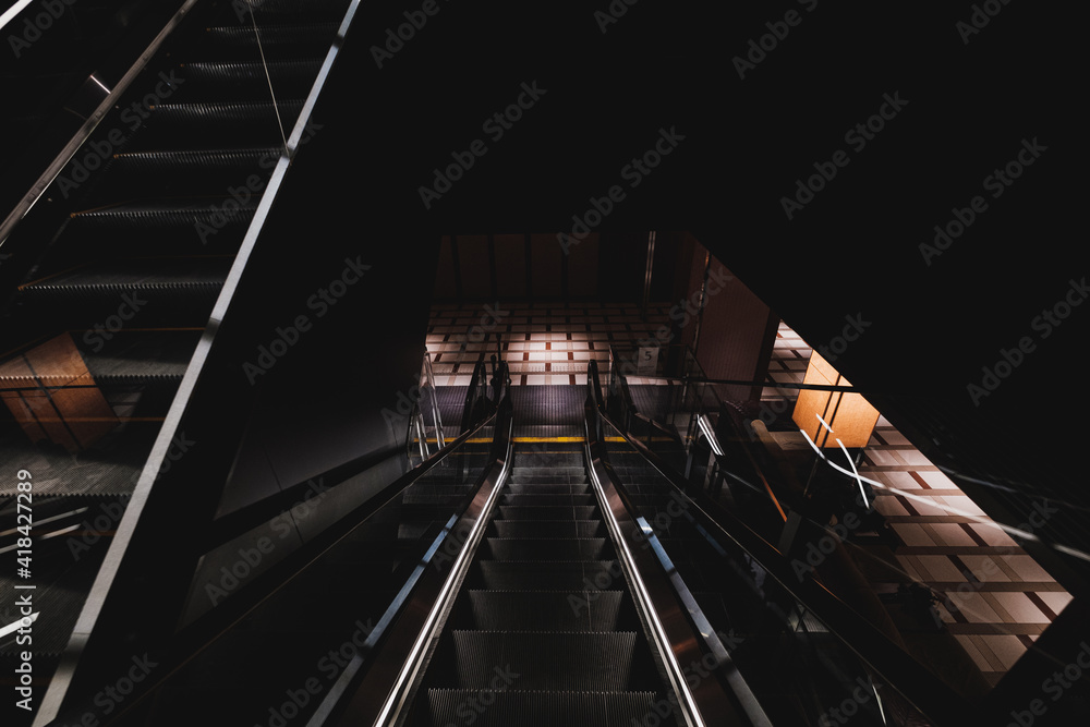 エスカレーター
Escalator
エスカレーター
Escalator