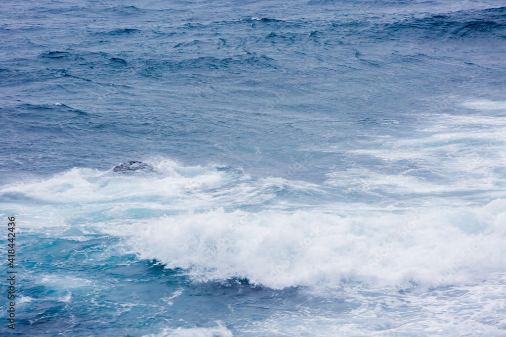 Fototapeta premium 風景,景色,景観,全景,絶景,海,波,水,海面,水面,飛沫,青,アウトドア,屋外,日中,景勝地,太平洋,自然,白 