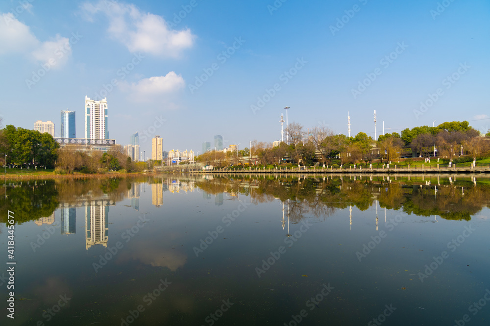 Naklejka premium Spring scenery of Yuehu Park in Hanyang, Wuhan, Hubei, China