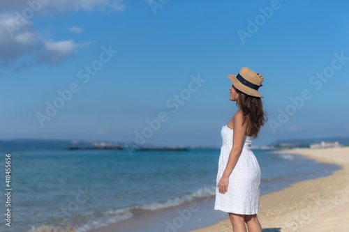 南の島へ旅行に来た女の子