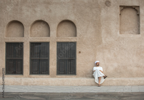 arab man in traditional clothing in old Dubai