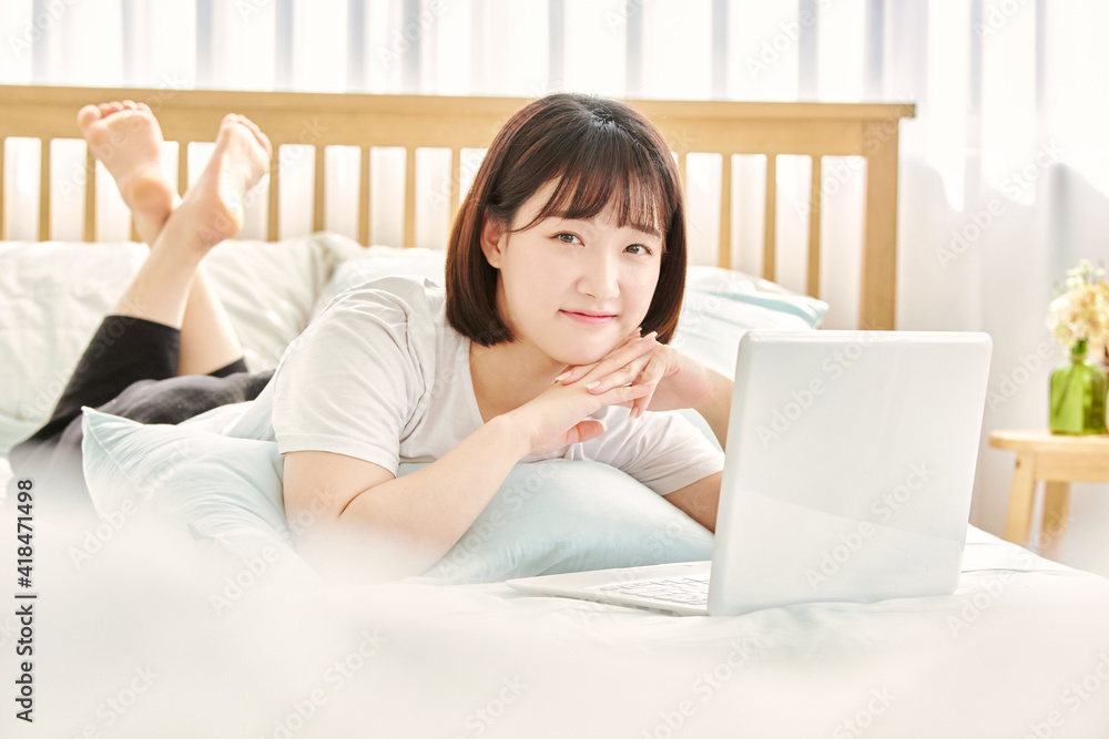 아시아, 한국, 젊은여자 모델, 라이프스타일, 노트북 아시아, 한국, 젊은여자 모델, 라이프스타일, 노트북