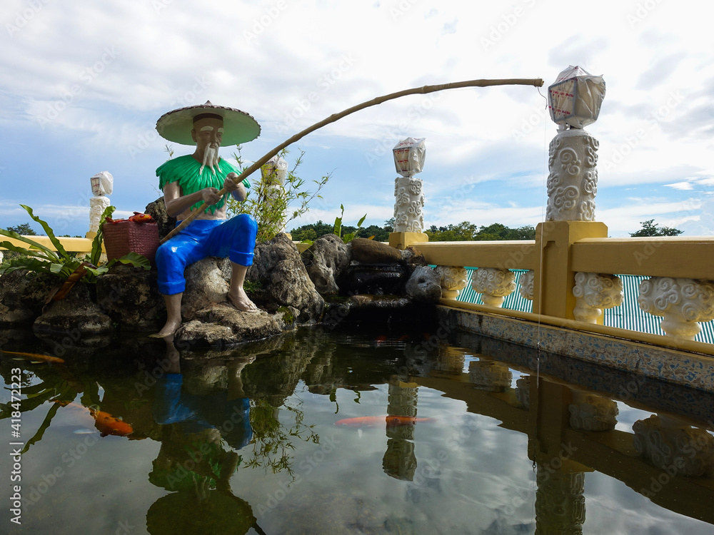 fishermen on the river statue