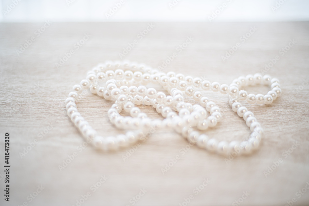 Beads of white pearl beads