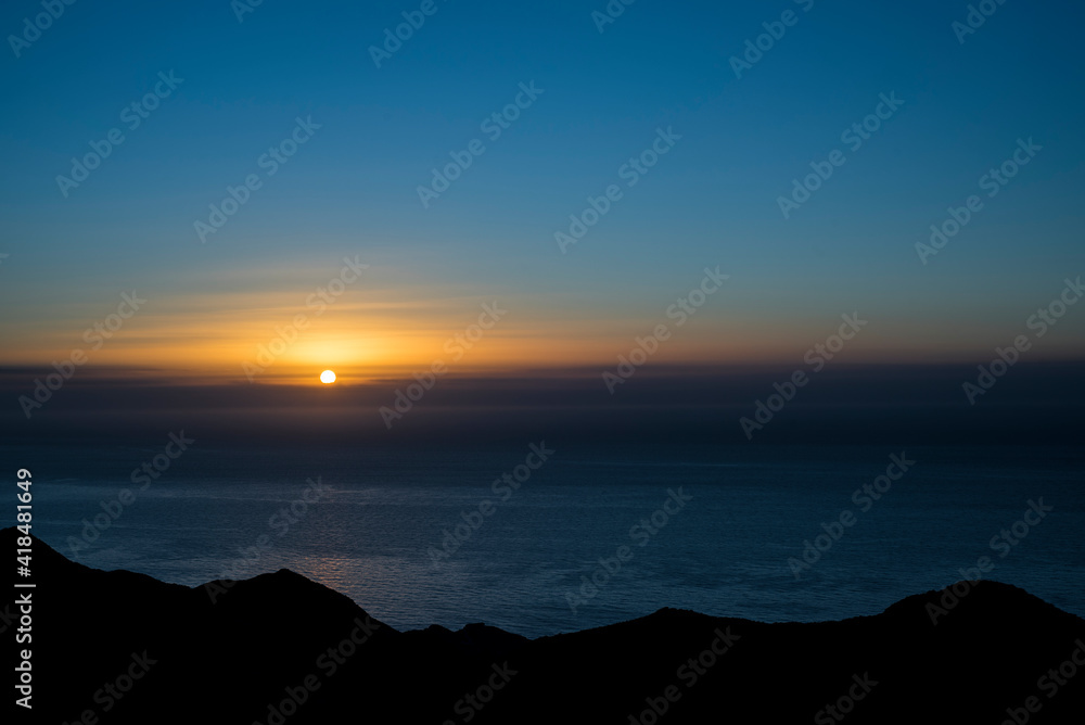 Fototapeta premium Warm sunrise over the Mediterranean sea