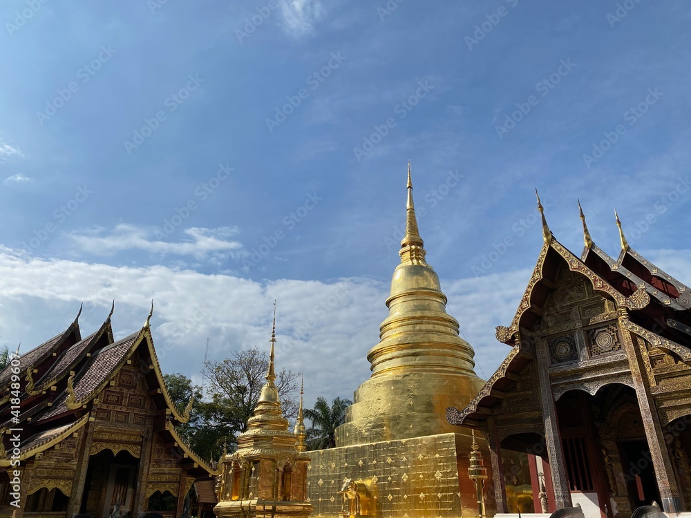Fototapeta premium golden stupa in wanna temple, Chiang Mai