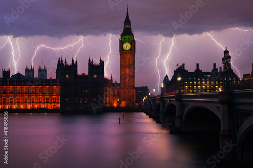 Fotografia Incredible landscape image of lightning storm over Big Ben and Houses of Parliam