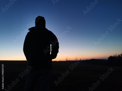 Einzelner Mann als Silhouette © Mediaparts