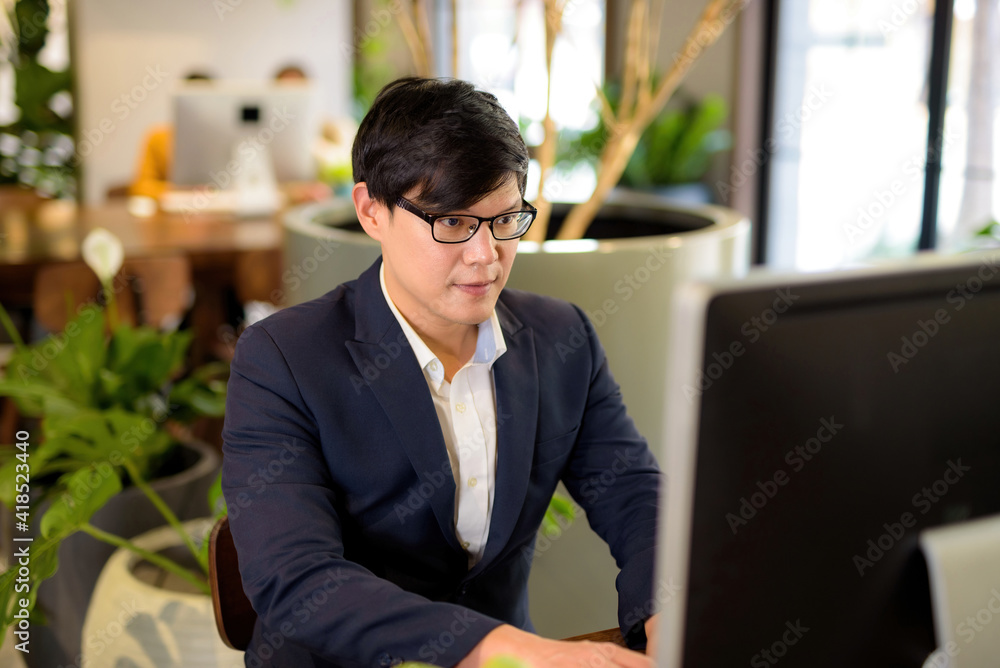 Free space for modern work, business people use their computers in front of their computers. Is an Asian national Free space for modern work, business people use their computers in front of their computers. Is an Asian national
