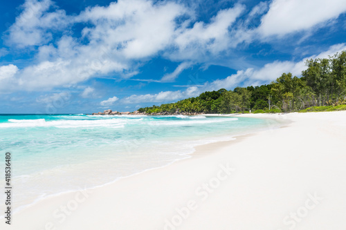 Fototapeta Naklejka Na Ścianę i Meble -  Perfect Beach And Emerald Water, Seychelles