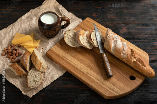 Sliced rye bread on a cutting board