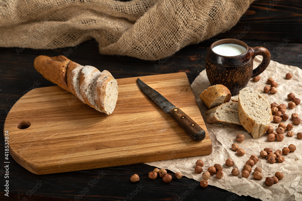 Sliced rye bread on a cutting board