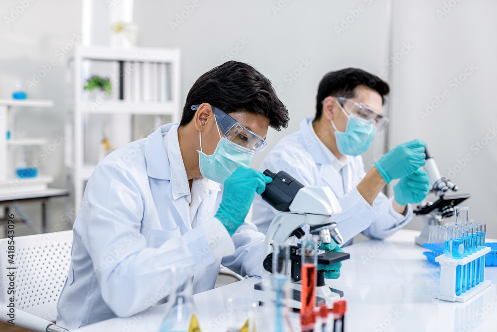 Neurologist using a microscope Need to analyze the coronavirus. Neurologist using a microscope Need to analyze the coronavirus.