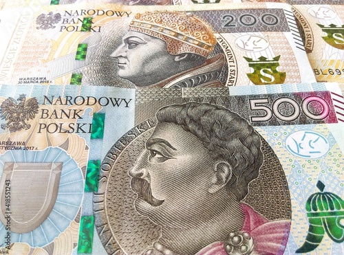 200 złotych 500 złotych