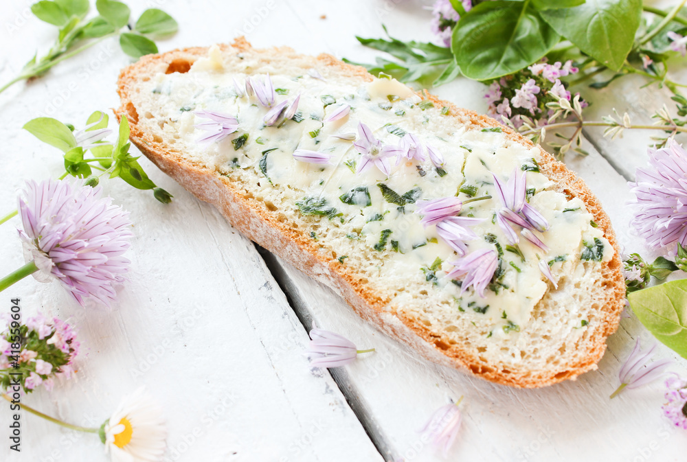 Kräuterbutter Butter Brot Butterbrot Wildkräuter Wild Kräuter selber machen Kräuterbutter Butter Brot Butterbrot Wildkräuter Wild Kräuter selber machen