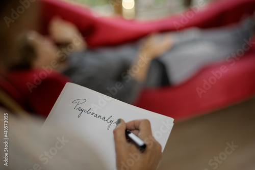 Canvastavla Psychoanalyse Pateient Person Behandlung Therapie in Praxis beim Therapeut Psych
