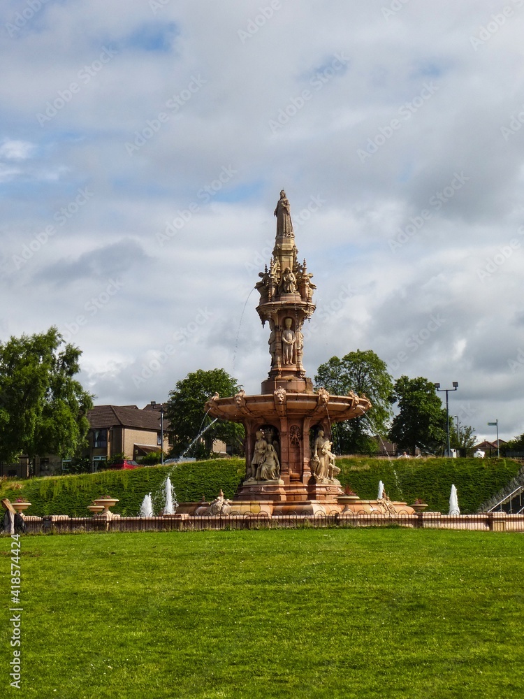 Obraz premium Doulton Fountain, Glasgow Green, Glasgow, Scotland