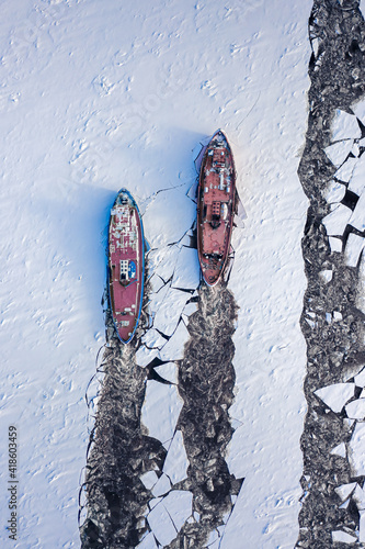 Crushing the ice by icebrea...