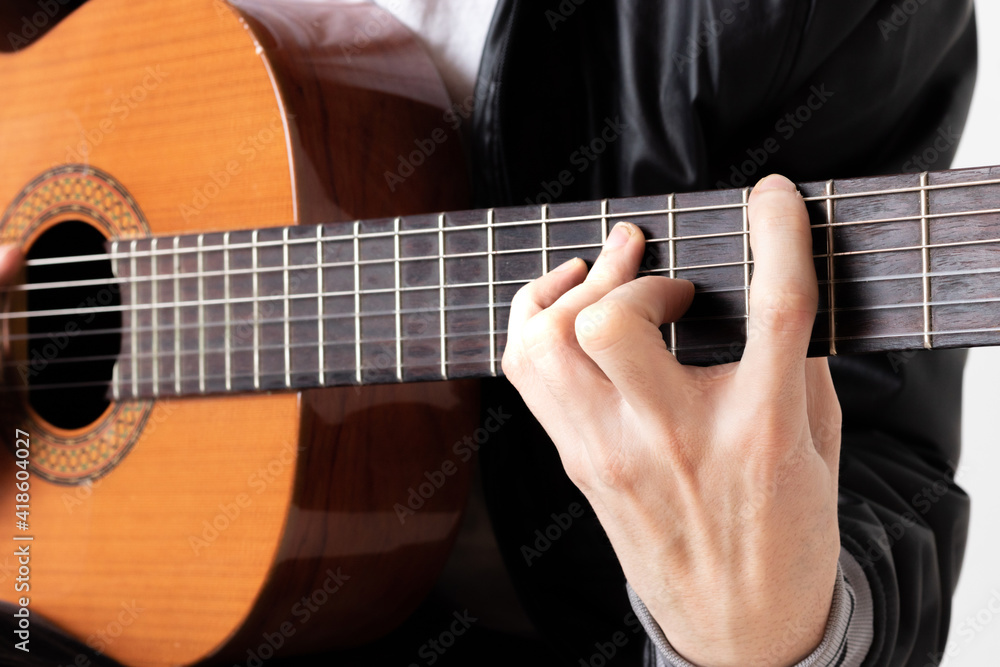 Obraz premium young man playing guitar