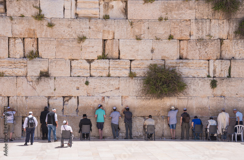 Vista del Muro de las Lamentaciones en la histórica ciudad de Jerusalén en Israel photo